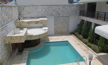 Se arrienda casa con amplios espacios, ubicada en Bavaria Santa Marta