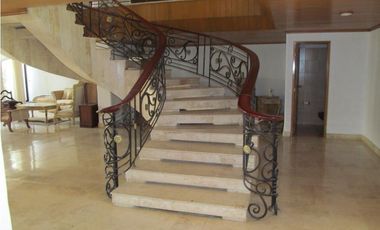 Se arrienda casa con amplios espacios, ubicada en Bavaria Santa Marta