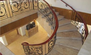 Se arrienda casa con amplios espacios, ubicada en Bavaria Santa Marta