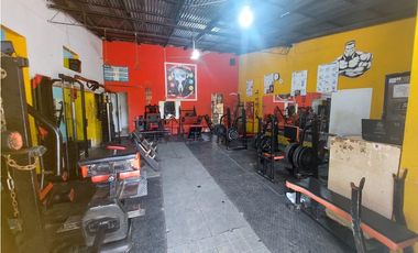 SE VENDE CASA EN MARGEN IZQUIERDA DE MONTERA