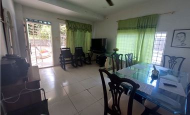 SE VENDE CASA EN MARGEN IZQUIERDA DE MONTERA