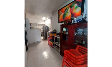 SE VENDE CASA EN MARGEN IZQUIERDA DE MONTERA