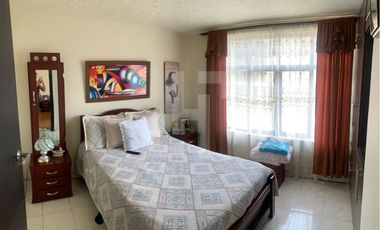 VENDO CASA DE 3 PISOS CERCA AL CENTRO