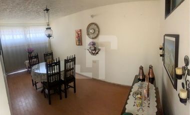 VENDO CASA DE 3 PISOS CERCA AL CENTRO