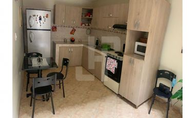 VENDO CASA DE 3 PISOS CERCA AL CENTRO