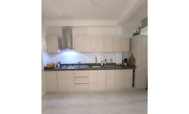 SE VENDE CASA  REMODELADA CERCA EN LA  AVENIDA SUR