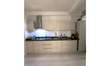 SE VENDE CASA  REMODELADA CERCA EN LA  AVENIDA SUR