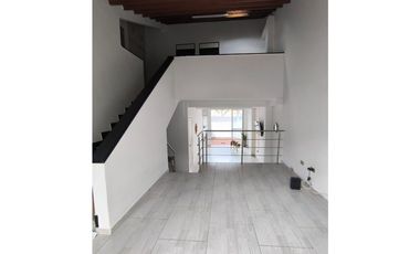 SE VENDE CASA  REMODELADA CERCA EN LA  AVENIDA SUR