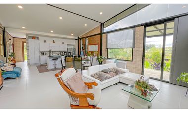 Casa Campestre en Parcelación Vía San Antonio - La Ceja