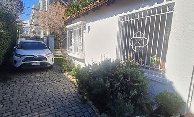 PRECIOSA CASA CON GRAN TERRENO, MUY ILUMINADA