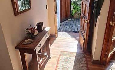 PRECIOSA CASA CON GRAN TERRENO, MUY ILUMINADA