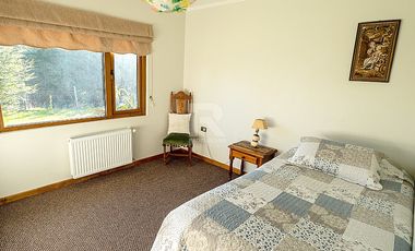 CASA EN PARCELA DE 8.400M2 A SÓLO 5KM DEL CENTRO