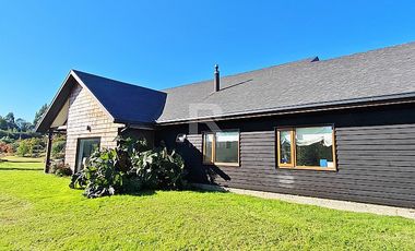 CASA EN PARCELA DE 8.400M2 A SÓLO 5KM DEL CENTRO
