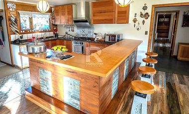 CASA EN PARCELA DE 8.400M2 A SÓLO 5KM DEL CENTRO