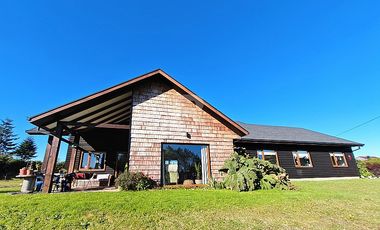 CASA EN PARCELA DE 8.400M2 A SÓLO 5KM DEL CENTRO