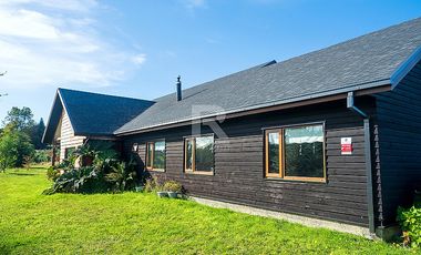 CASA EN PARCELA DE 8.400M2 A SÓLO 5KM DEL CENTRO