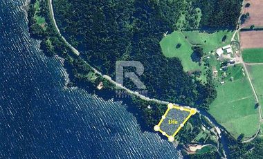 PARCELA 9.500M2 ORILLA CARRETERA CON BORDE LAGO EN CASCADAS