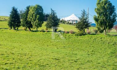 PARCELA EN CONDOMINIO CON VISTA VOLCANES Y ACCESO AL LAGO.