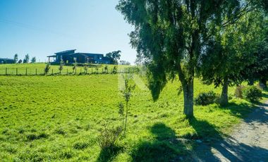 PARCELA EN CONDOMINIO CON VISTA VOLCANES Y ACCESO AL LAGO.