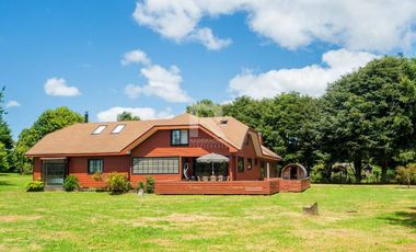 HERMOSA CASA EN CONDOMINIO A SÓLO 6KM DEL CENTRO