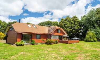 HERMOSA CASA EN CONDOMINIO A SÓLO 6KM DEL CENTRO