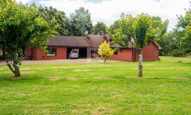 HERMOSA CASA EN CONDOMINIO A SÓLO 6KM DEL CENTRO