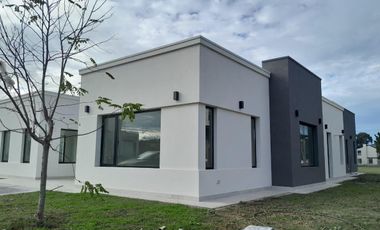 Casa a estrenar en Barrio Rumenco Joven.