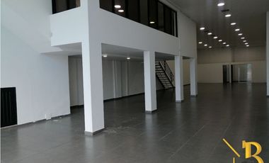 EDIFICIO EMPRESARIAL Y COMERCIAL  UBICADO EN EL CENTRO YOPAL.