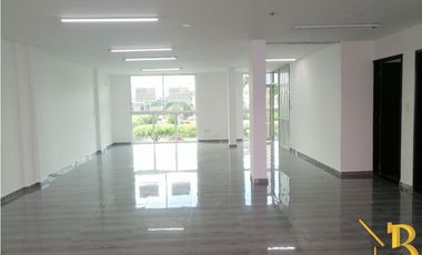 EDIFICIO EMPRESARIAL Y COMERCIAL  UBICADO EN EL CENTRO YOPAL.