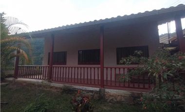 Se vende casa lote de 720 M2 con casa, en 350 mill en La Mesa Cund Col