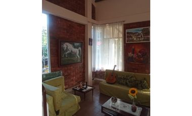Se vende casa urbana en La Mesa Cund, de 450 M2 en 685 mill.