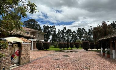 Casa con lote en venta en Los Pinos Club de Polo