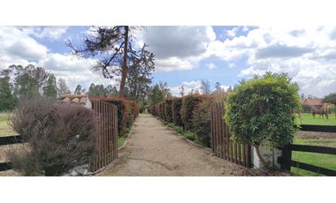 Casa con lote en venta en Los Pinos Club de Polo