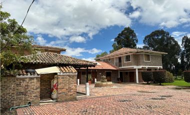 Casa con lote en venta en Los Pinos Club de Polo