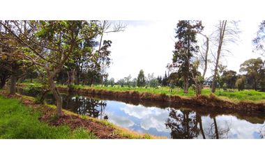 Casa con lote en venta en Los Pinos Club de Polo