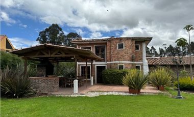 Casa con lote en venta en Los Pinos Club de Polo