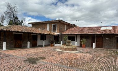 Casa con lote en venta en Los Pinos Club de Polo