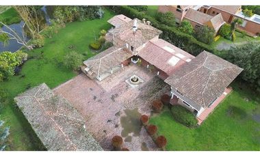 Casa con lote en venta en Los Pinos Club de Polo