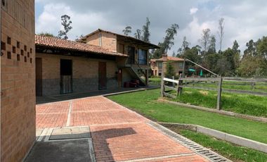 Venta casa con caballerizas en Mosquera