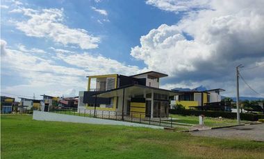Se Vende Casa Campestre En Chinauta Sobre Planos