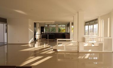 MBF102 Vendo Preciosa Casa en LA MESA