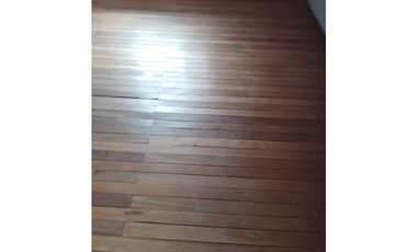 SE VENDE CASA CON TRES VIVIENDAS INDEPENDIENTES EN EL CENTRO