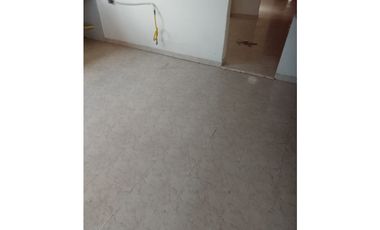 SE VENDE CASA CON TRES VIVIENDAS INDEPENDIENTES EN EL CENTRO