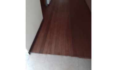 SE VENDE CASA CON TRES VIVIENDAS INDEPENDIENTES EN EL CENTRO