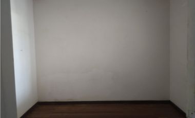 SE VENDE CASA CON TRES VIVIENDAS INDEPENDIENTES EN EL CENTRO
