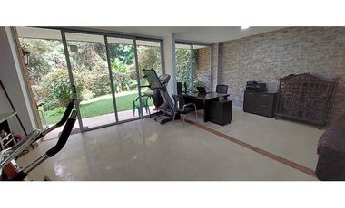 Casa en unidad cerrada en lote independiente con amplia zona verde