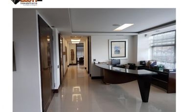 *ARRIENDO OFICINA AMOBLADA 214 M2 EN CALLE 94