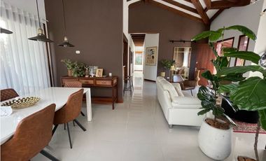 Se vende casa campestre en condominio en La Ceja