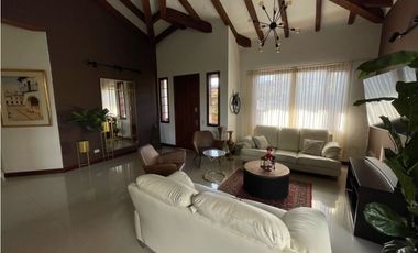 Se vende casa campestre en condominio en La Ceja