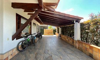 Se vende casa campestre en condominio en La Ceja